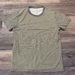 Lululemon Men's Striped T-Shirt - Size L
